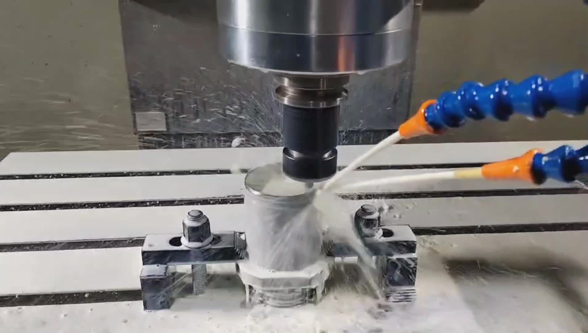 Spôsob, akým CNC presné obrábanie zlepšuje presnosť