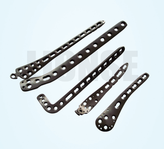 Prečo sú komponenty zo zliatiny titánu uprednostňované pre lekárske implantáty?