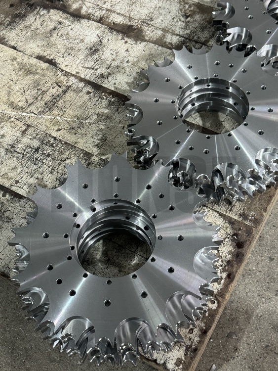 Aká je hlavná funkcia ozubeného kolesa v mechanických zariadeniach?