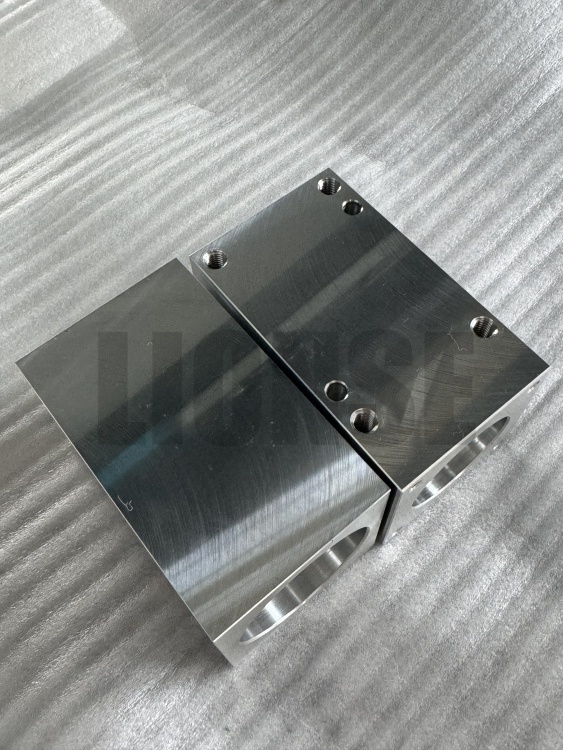 Prečo sú preferované obrábacie stroje a časti zariadení na spracovanie hliníka?