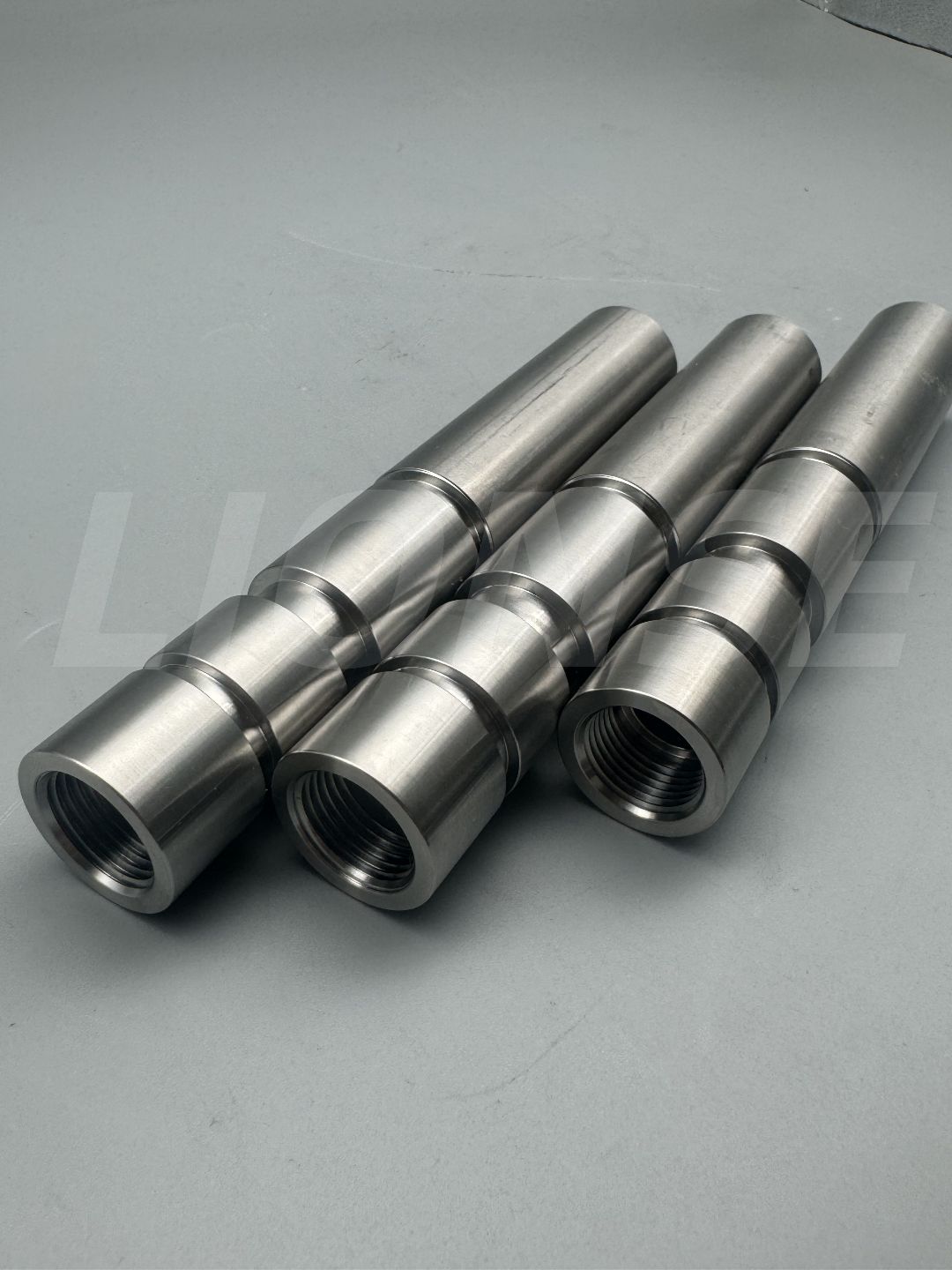 Titánový hriadeľ triedy 5 s NC sústružením